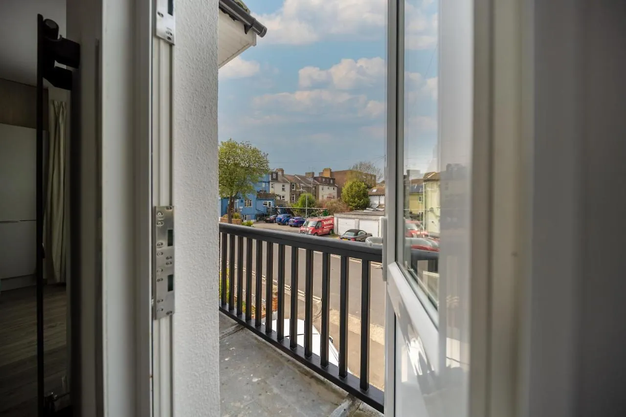 Apartment Stunning 3 Bedroom Flat In Southend-On-Sea United Kingdom