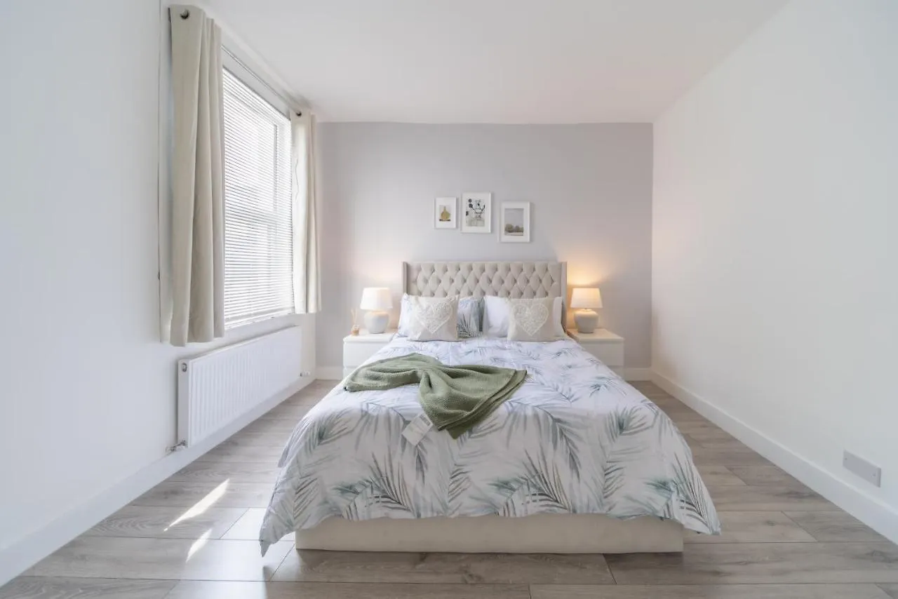 Stunning 3 Bedroom Flat In Southend-On-Sea 0*,  United Kingdom
