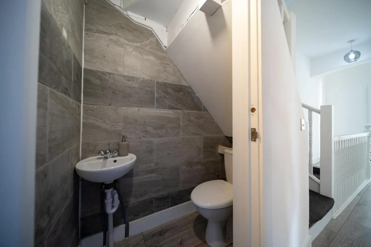 Apartment Stunning 3 Bedroom Flat In Southend-On-Sea