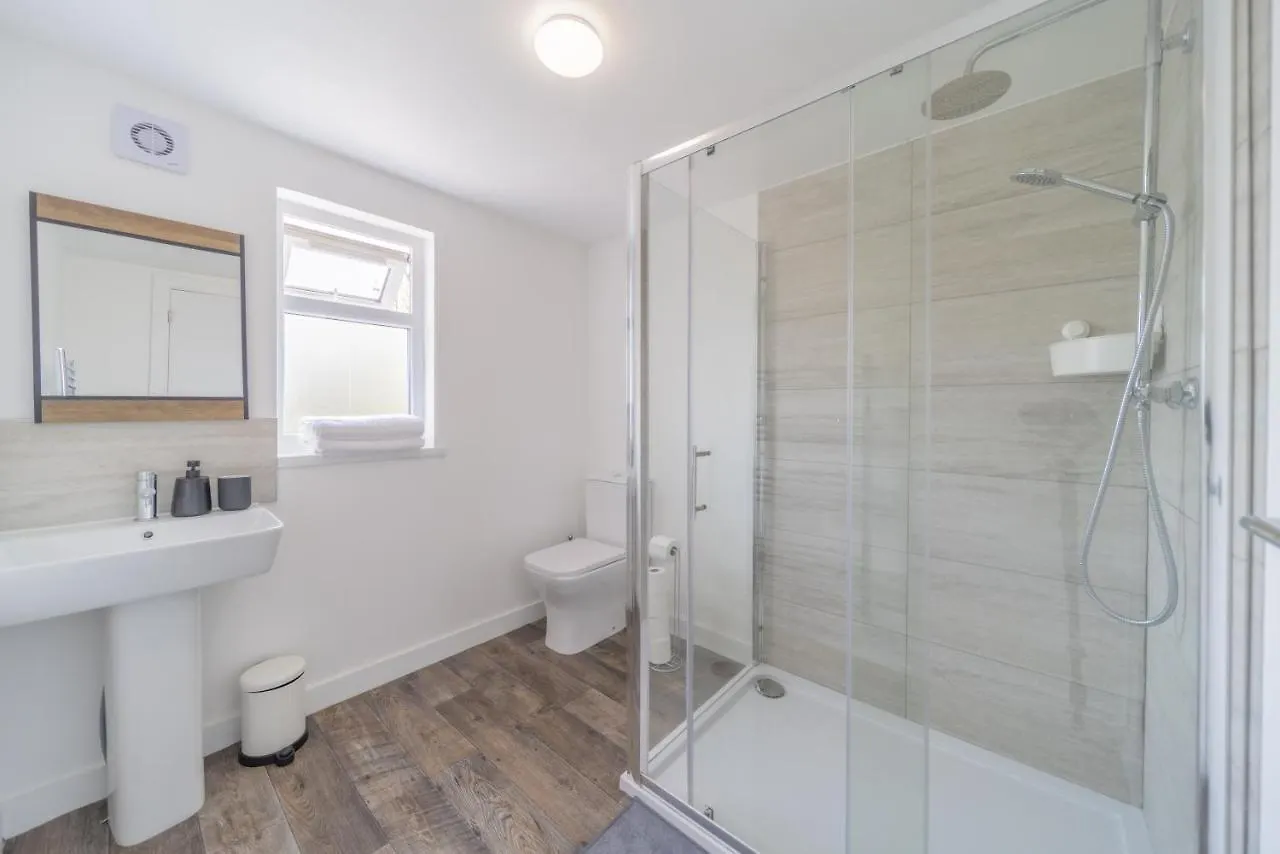 Stunning 3 Bedroom Flat In Southend-On-Sea Apartment