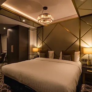 4* Hotel Seven
